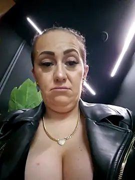 AvaLloyd online show from 03-07-25, 03:51