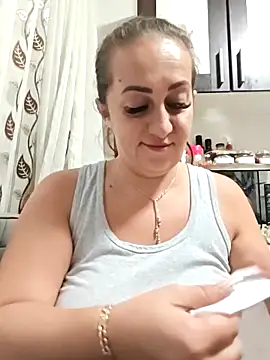 AvaLloyd online show from 09-29-25, 02:38