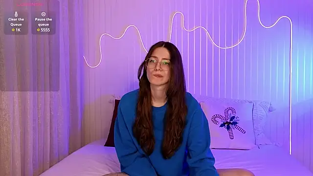 Snapshot of Ester_Hill chatting on 12-17-24, 12:12 Ester Hill online show from 12-17-24, 12:12