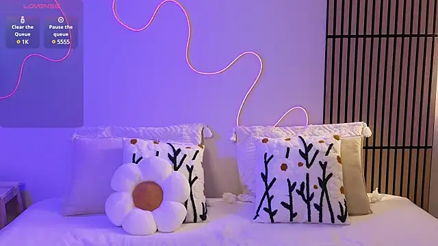 Snapshot of Ester_Hill chatting on 02-08-25, 08:21 Ester Hill online show from 02-08-25, 08:21