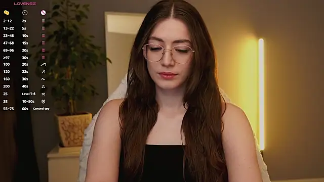 Snapshot of Ester_Hill chatting on 09-19-25, 12:02 Ester Hill online show from 09-19-25, 12:02