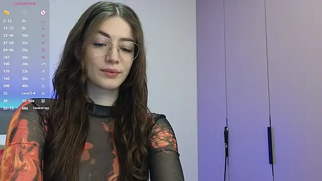 Snapshot of Ester_Hill chatting on 10-20-25, 10:32 Ester Hill online show from 10-20-25, 10:32