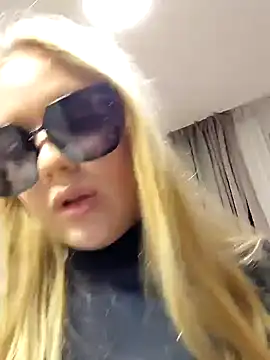 Snapshot of Little_Forest_ELF chatting on 12-04-24, 05:33 Little Forest ELF online show from 12-04-24, 05:33