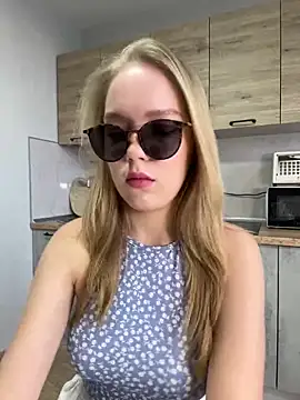 Snapshot of Little_Forest_ELF chatting on 03-16-25, 06:20 Little Forest ELF online show from 03-16-25, 06:20