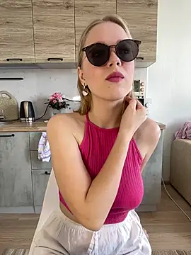 Snapshot of Little_Forest_ELF chatting on 03-20-25, 06:19 Little Forest ELF online show from 03-20-25, 06:19