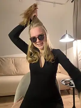 Snapshot of Little_Forest_ELF chatting on 10-15-25, 01:11 Little Forest ELF online show from 10-15-25, 01:11