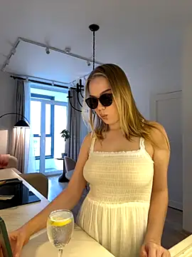 Snapshot of Little_Forest_ELF chatting on 11-08-25, 06:13 Little Forest ELF online show from 11-08-25, 06:13