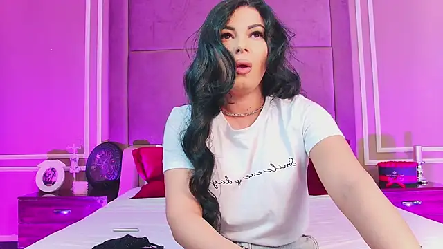 Snapshot of EmilyColle_ chatting on 03-10-25, 05:00 EmilyColle online show from 03-10-25, 05:00