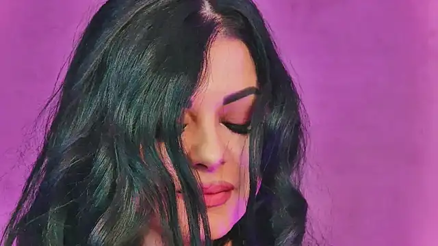 Snapshot of EmilyColle_ chatting on 03-10-25, 11:10 EmilyColle online show from 03-10-25, 11:10