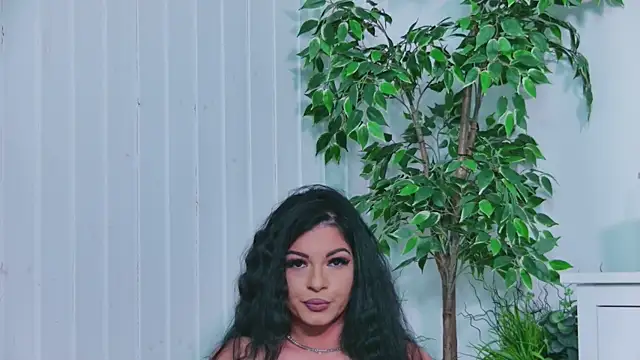 Snapshot of EmilyColle_ chatting on 12-13-25, 07:53 EmilyColle online show from 12-13-25, 07:53