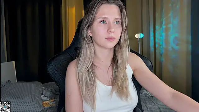 Ameliia castro online show from 10-08-25, 01:53