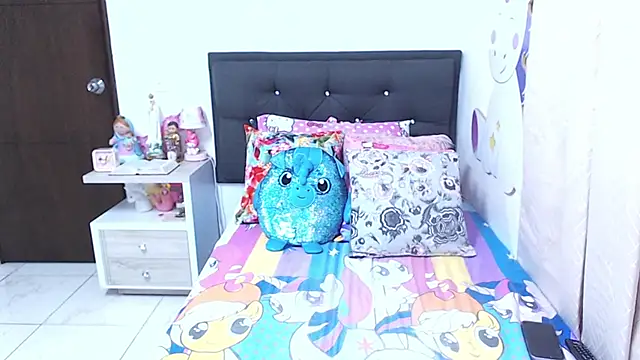 Snapshot of Melany_BigAss1 chatting on 09-23-25, 04:37 Melany BigAss1 online show from 09-23-25, 04:37