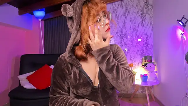 Snapshot of chloe_blue chatting on 10-27-25, 11:25 chloe blue online show from 10-27-25, 11:25