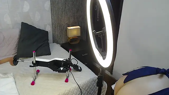 Snapshot of elibaker_ chatting on 10-18-25, 03:42 elibaker  online show from 10-18-25, 03:42