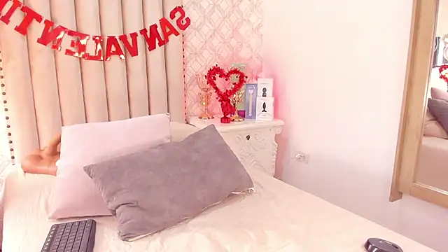 Charlotte  08 online show from 02-14-25, 09:32