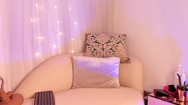 Charlotte  08 online show from 02-20-25, 08:03