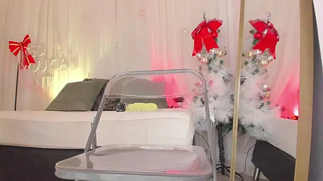 Snapshot of Petite_Lucie chatting on 12-18-24, 10:13 Petite Lucie online show from 12-18-24, 10:13