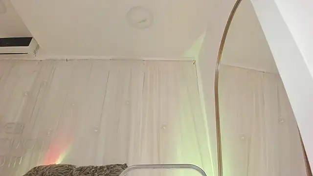 Snapshot of Petite_Lucie chatting on 01-30-25, 06:54 Petite Lucie online show from 01-30-25, 06:54