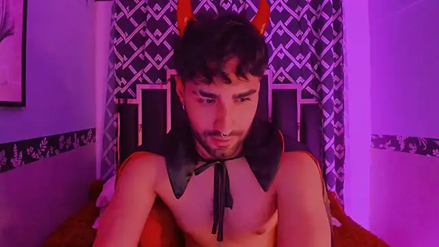 Snapshot of MilanZaire chatting on 10-31-25, 06:31 MilanZaire online show from 10-31-25, 06:31