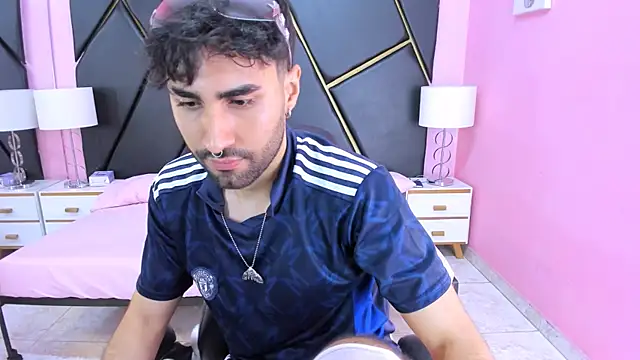 Snapshot of MilanZaire chatting on 11-11-25, 11:49 MilanZaire online show from 11-11-25, 11:49