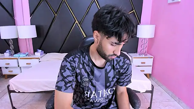 Snapshot of MilanZaire chatting on 11-17-25, 09:31 MilanZaire online show from 11-17-25, 09:31