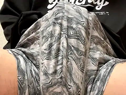 Snapshot of lkun9 chatting on 12-05-25, 04:14 lkun9 online show from 12-05-25, 04:14