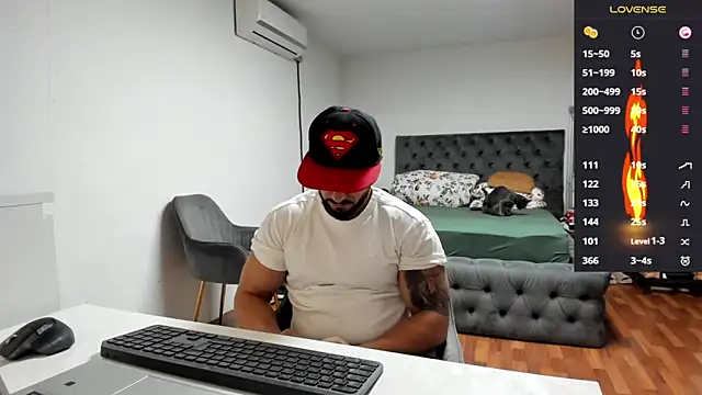 supermanboy94 online show from 10-10-25, 05:39