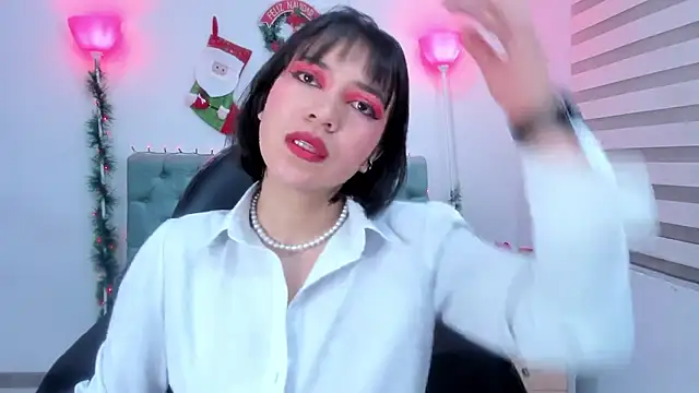 Snapshot of lina_bedoya_ chatting on 12-26-24, 11:43 lina bedoya  online show from 12-26-24, 11:43