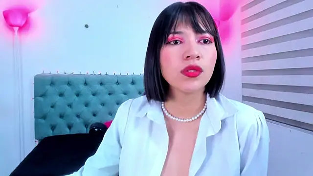 Snapshot of lina_bedoya_ chatting on 01-13-25, 11:52 lina bedoya  online show from 01-13-25, 11:52