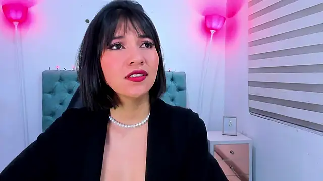 Snapshot of lina_bedoya_ chatting on 01-18-25, 11:43 lina bedoya  online show from 01-18-25, 11:43