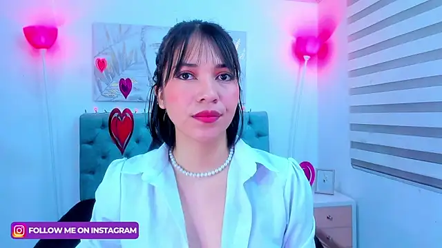 Snapshot of lina_bedoya_ chatting on 02-12-25, 12:01 lina bedoya  online show from 02-12-25, 12:01
