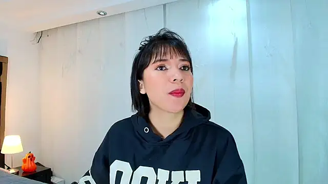 Snapshot of lina_bedoya_ chatting on 10-16-25, 11:33 lina bedoya  online show from 10-16-25, 11:33
