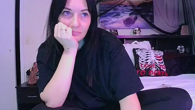 CrystalLakeXO online show from 04-13-26, 09:09