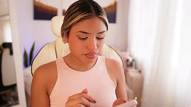 SaraParisi online show from 12-28-24, 09:19