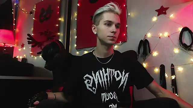 Joseph  Quinn online show from 12-23-24, 02:17