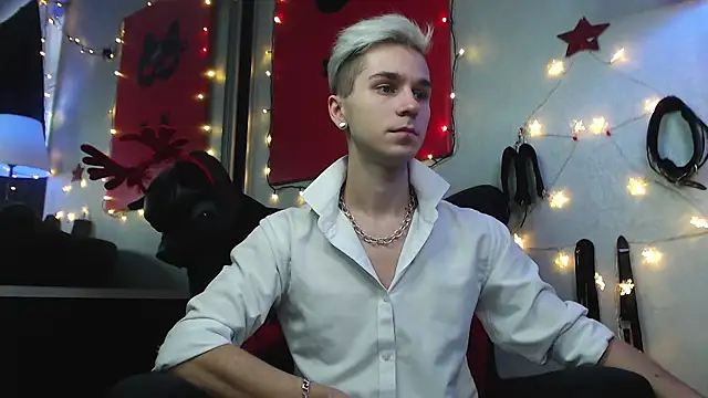 Joseph  Quinn online show from 12-24-24, 11:28