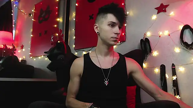 Joseph  Quinn online show from 12-27-24, 12:45