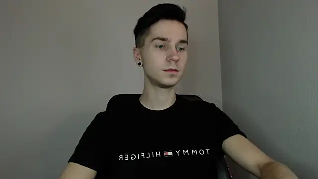 Joseph  Quinn online show from 01-09-25, 11:14