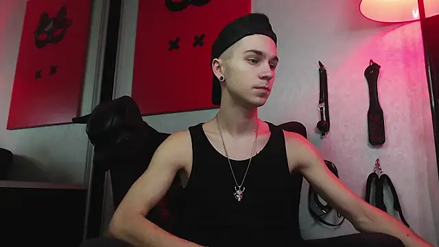 Joseph  Quinn online show from 01-22-25, 09:02