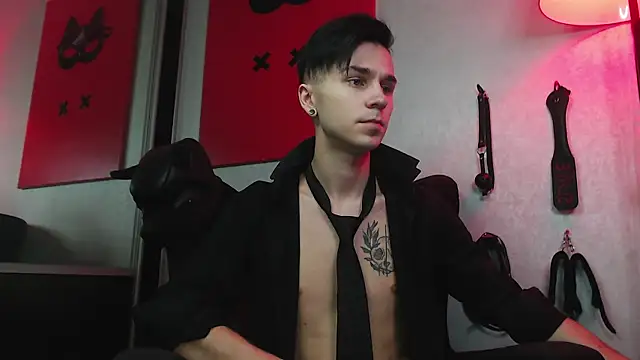 Joseph  Quinn online show from 01-23-25, 08:36