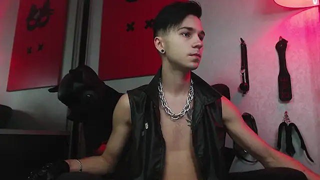 Joseph  Quinn online show from 01-25-25, 11:02