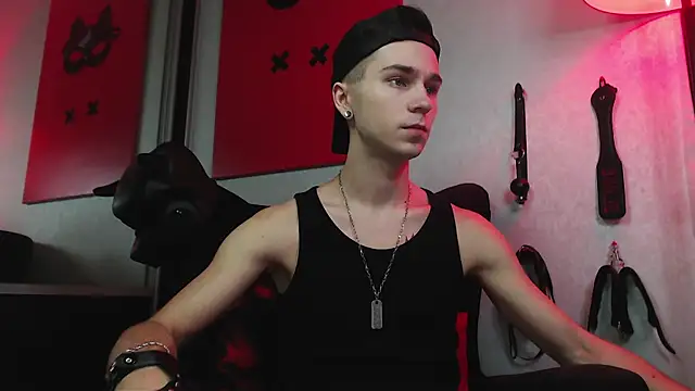 Joseph  Quinn online show from 01-28-25, 09:19