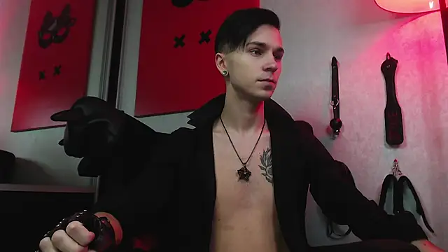 Joseph  Quinn online show from 02-04-25, 08:02