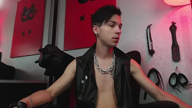 Joseph  Quinn online show from 02-26-25, 08:48