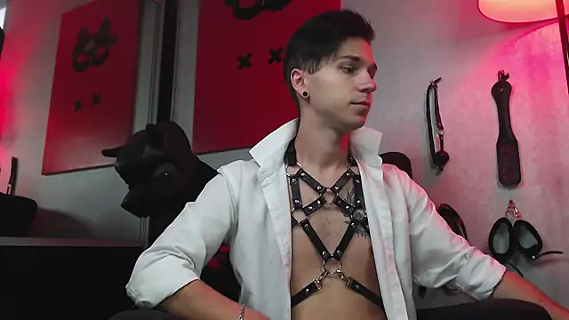 Joseph  Quinn online show from 03-01-25, 07:51