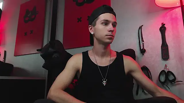 Joseph  Quinn online show from 03-03-25, 11:11