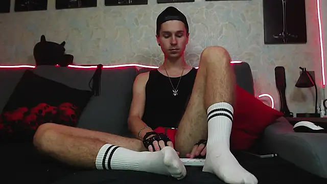 Joseph  Quinn online show from 03-04-25, 08:02