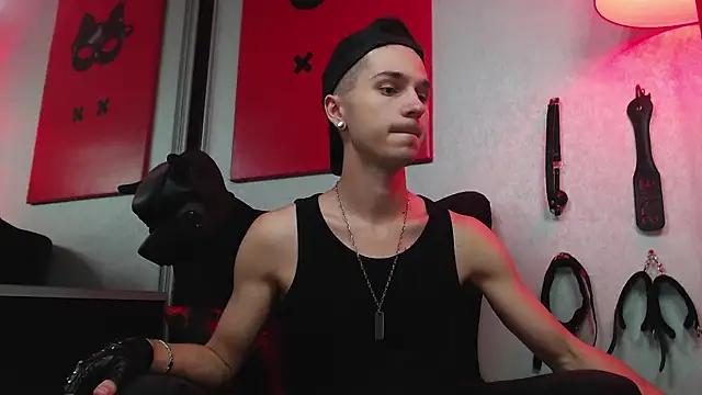 Joseph  Quinn online show from 03-16-25, 12:11