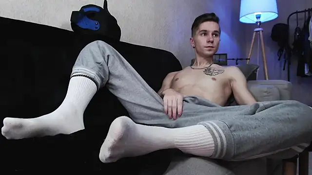 Joseph  Quinn online show from 11-16-25, 08:09