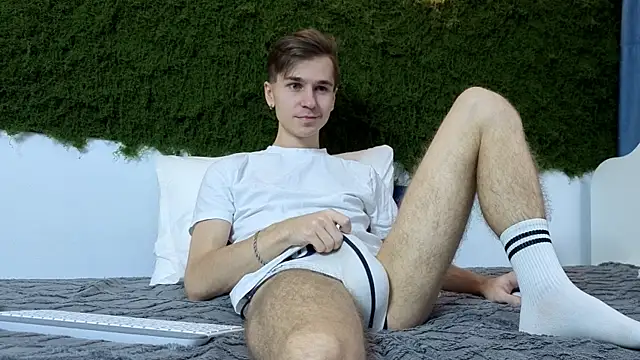 Joseph  Quinn online show from 11-28-25, 06:38